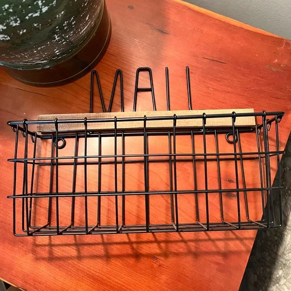 ⭐️Host Pick⭐️ Rae Dunn wall mounted wired MAIL holder NWOT - Picture 5 of 7